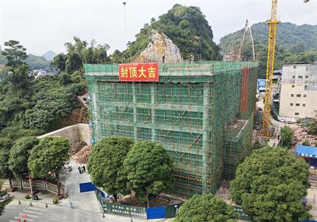 【奮戰(zhàn)三季度 打贏攻堅戰(zhàn)】冶建第五分公司憑祥市人民醫(yī)院項目主樓主體結(jié)構(gòu)順利封頂